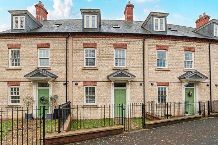 4 Bedroom Town House For Sale In Northampton Road, Towcester, NN12