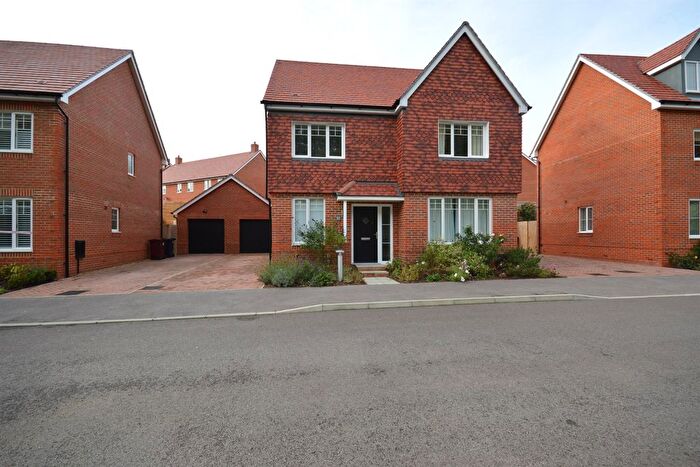 4 Bedroom Detached House To Rent In Schirmer Road, West Broyle, Chichester, West Sussex, PO19