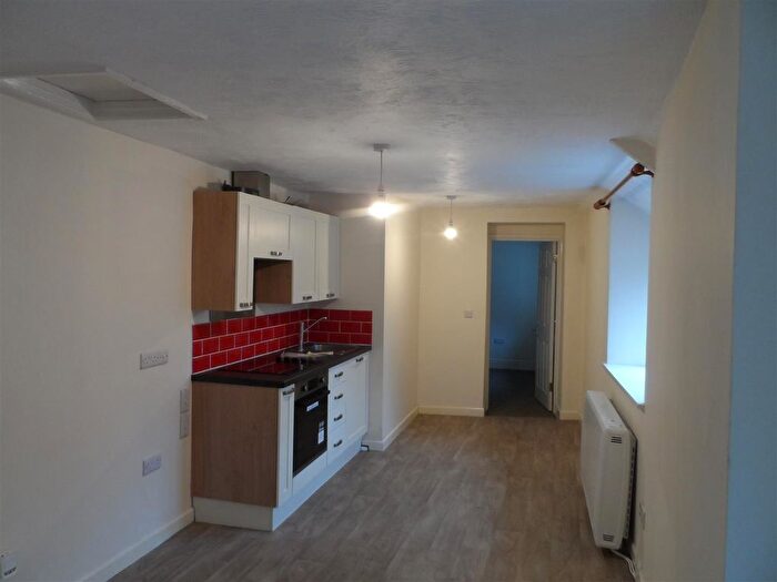 1 Bedroom Flat To Rent In High Street, Chard, TA20