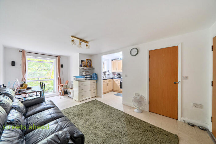 1 Bedroom Apartment For Sale In Manning Gardens, Croydon, CR0