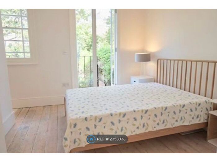 1 Bedroom Flat To Rent In Waterloo Terrace, London, N1