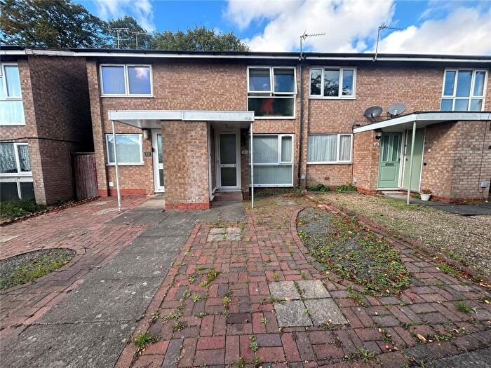 2 Bedroom Maisonette For Sale In Redwood Croft, Birmingham, West Midlands, B14