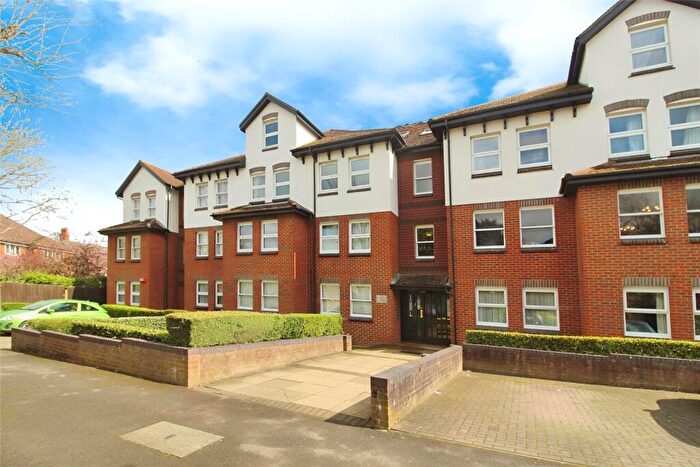 Flat To Rent In Overton Road, Sutton, Surrey, SM2