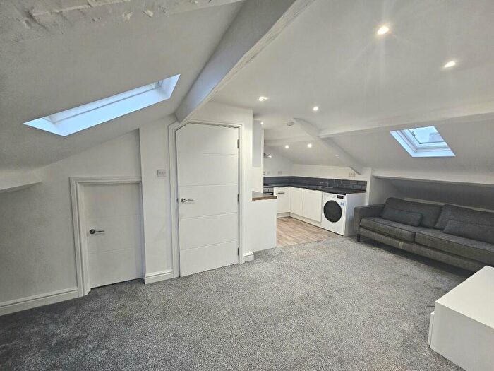 2 Bedroom Apartment To Rent In Eldon Place, Manningham, Bradford, BD1