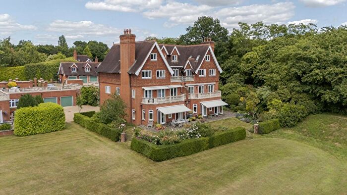 3 Bedroom Flat To Rent In The Coach House, Tonbridge, Kent, TN11