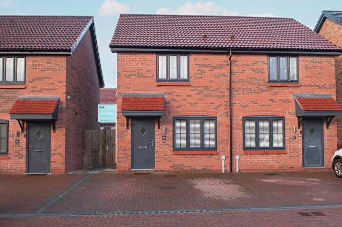 2 Bedroom Semi Detached House For Sale In Franks Close, Howden, Goole, DN14