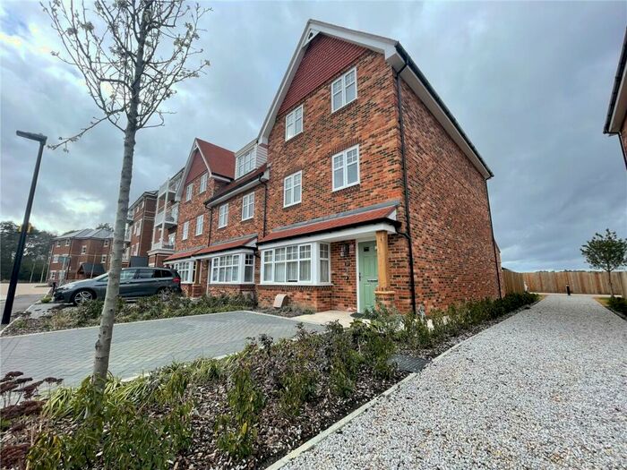 4 Bedroom Semi-Detached House To Rent In Red Cedar Avenue, Fleet, Hampshire, GU51