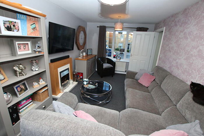 3 Bedroom Semi-Detached House For Sale In Windmill Close, Barnsley, S70