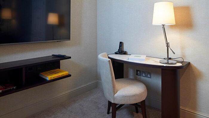 2 Bedroom Apartment To Rent In Bow Lane, Bank, London, EC4M