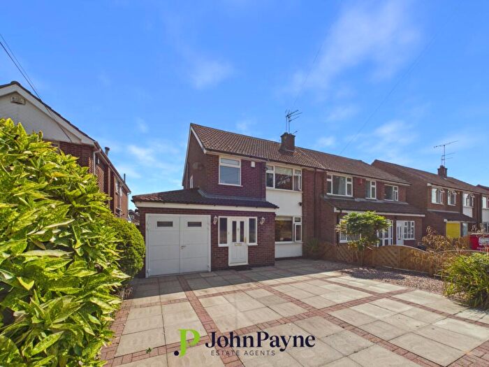 3 Bedroom Semi-Detached House For Sale In Dawlish Drive, Styvechale, Coventry, CV3