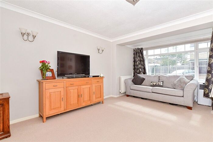 4 Bedroom Semi-detached House For Sale In Vaughan Avenue, Tonbridge, Kent, TN10