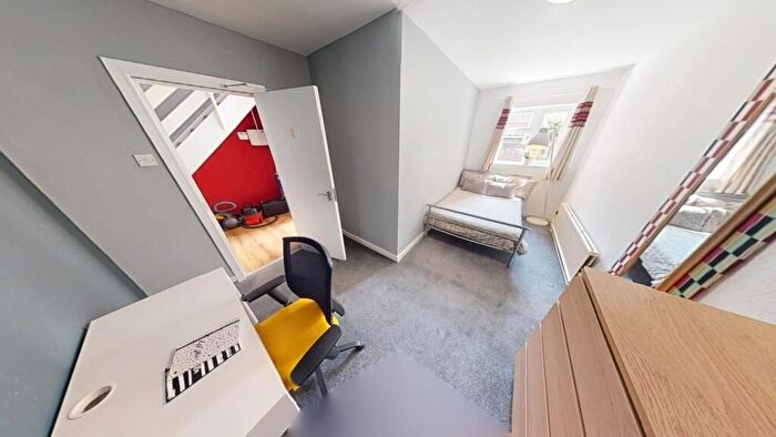 8 Bedroom Semi-Detached House To Rent In Weston Avenue, Nottingham, NG7