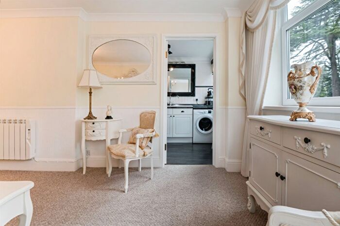 1 Bedroom Flat For Sale In Bassett Avenue, Southampton, SO16