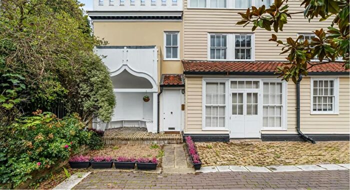 3 Bedroom Property To Rent In North End Way, Hampstead, London, NW3