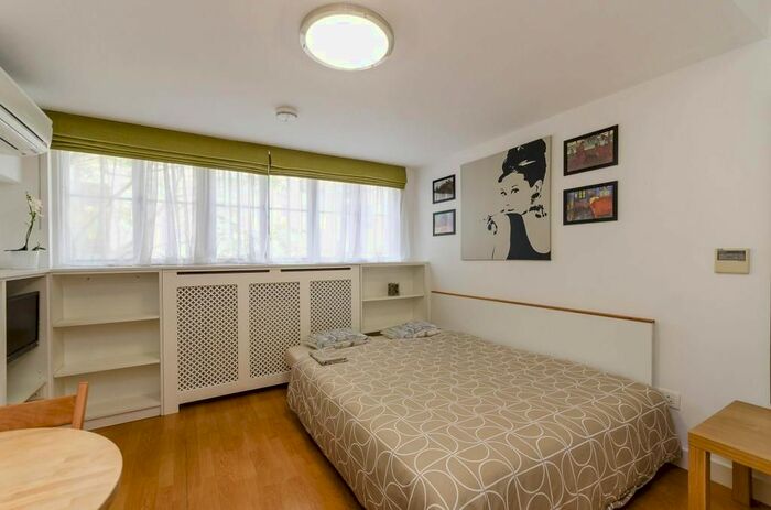 Studio To Rent In Gloucester Street, Pimlico, London, SW1V