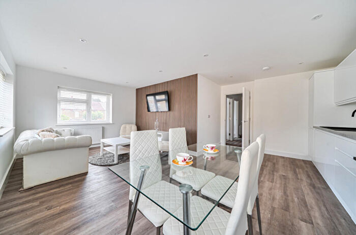 2 Bedroom Apartment For Sale In New Road, South Darenth, Dartford, Kent, DA4