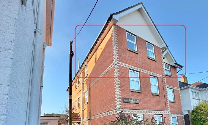 2 Bedroom Flat For Sale In Freshwater, Isle Of Wight, PO40