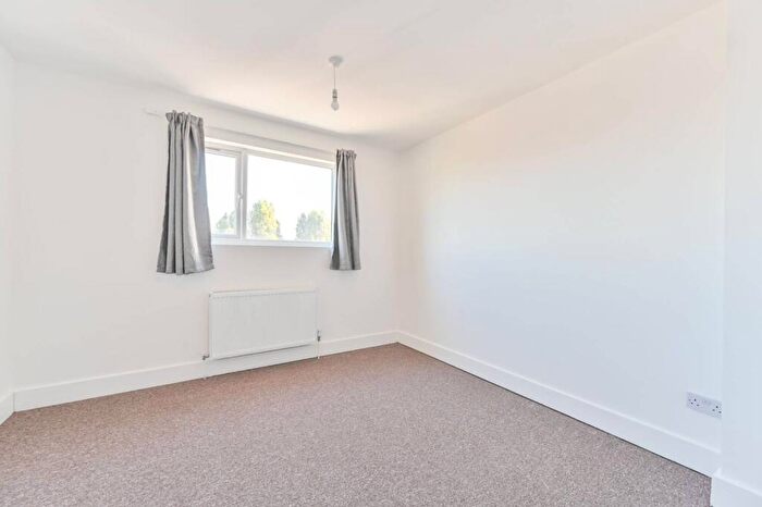 1 Bedroom Flat To Rent In Neasden Lane North, Neasden, London, NW10