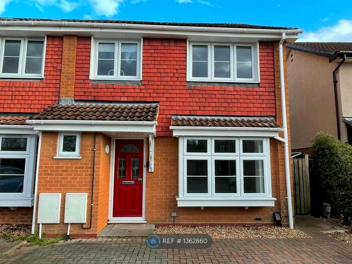 4 Bedroom Semi-Detached House To Rent In Chatteris Way, Lower Earley, Reading, RG6