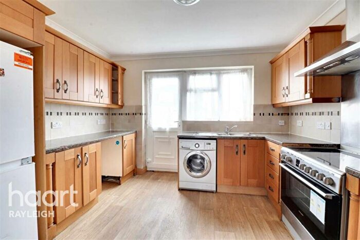 5 Bedroom Detached House To Rent In Link Road, Canvey Island, SS8