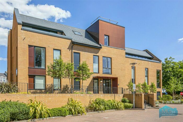 3 Bedroom Flat To Rent In Quayle Crescent, Whetstone, London, N20