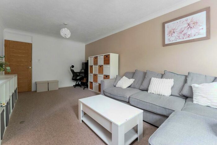2 Bedroom Apartment To Rent In Overton Road, Sutton, SM2