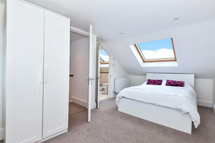 2 Bedroom Flat To Rent In Church Avenue, East Sheen, SW14