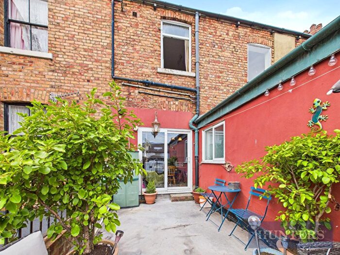 2 Bedroom Flat For Sale In Falsgrave Road, Scarborough, YO12