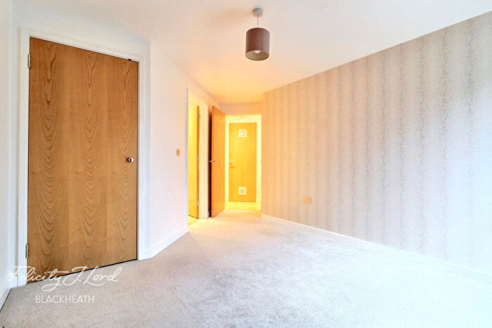 2 Bedroom Apartment To Rent In Meadowcourt Road, London, SE3