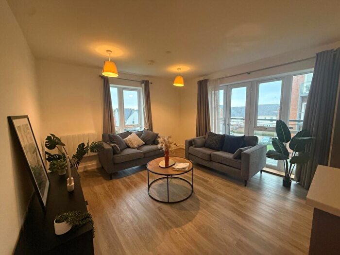 2 Bedroom Flat To Rent In Holmbush Mews, The Green, RH12