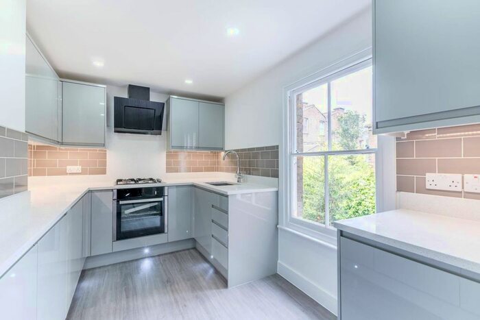 2 Bedroom Flat To Rent In Princess Street, Elephant And Castle, London, SE1