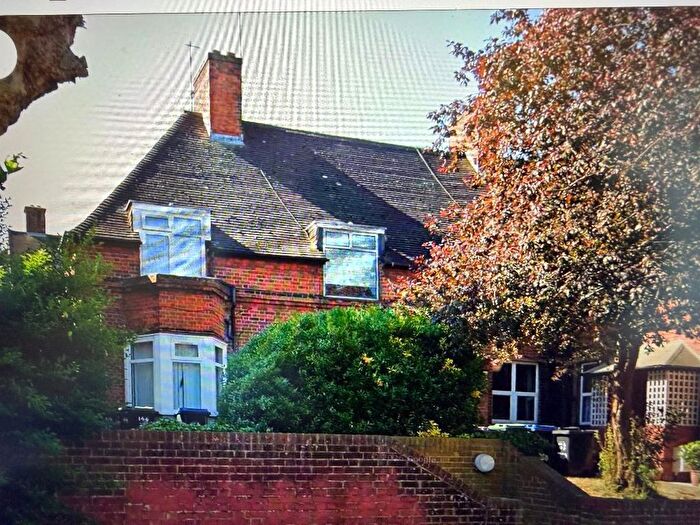 2 Bedroom Property To Rent In Tylecroft Road, Norbury, Croydon London, SW16