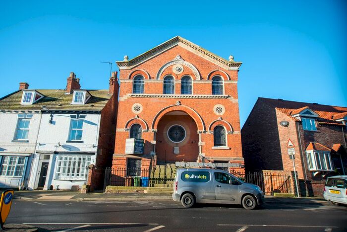 2 Bedroom Flat To Rent In Market Place, Hornsea, HU18