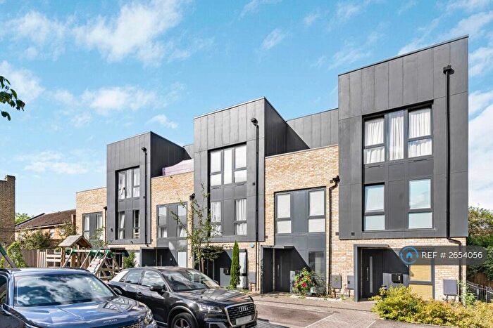 3 Bedroom Terraced House To Rent In South End, South Croydon, CR0