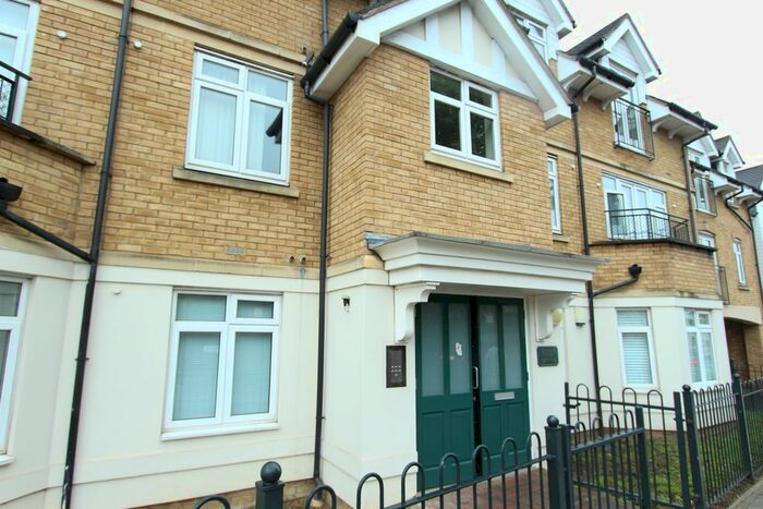 2 Bedroom Flat To Rent In Pasters Court, Enfield EN1