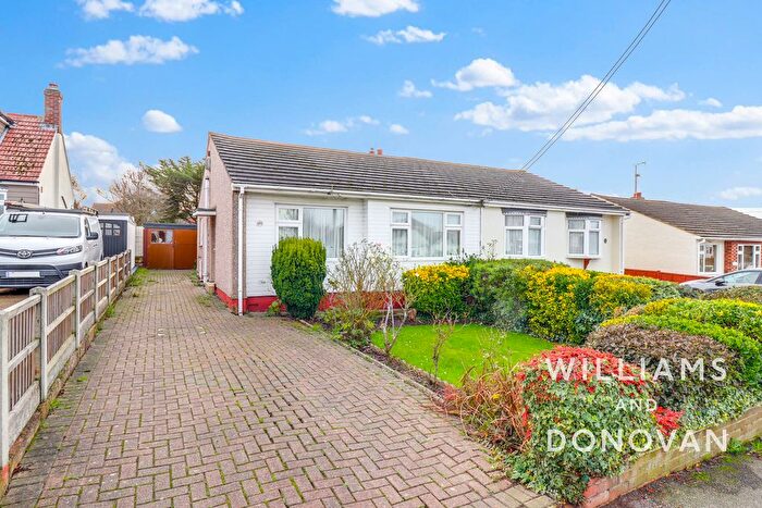 2 Bedroom Semi-Detached Bungalow For Sale In Clifton Avenue, Benfleet, SS7