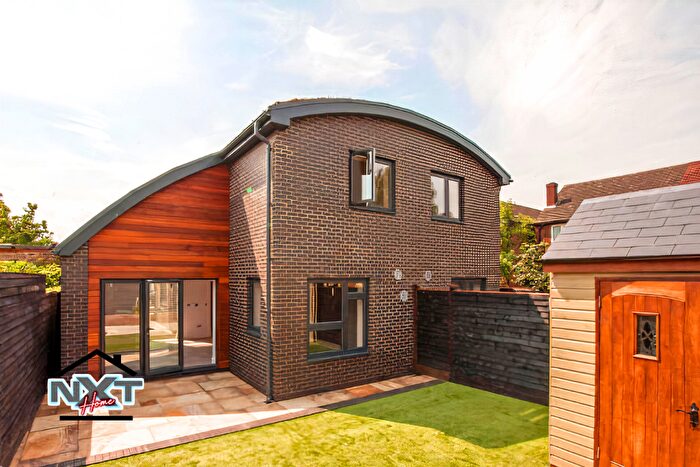 3 Bedroom Semi Detached House For Sale In Cobham Road, London, E17