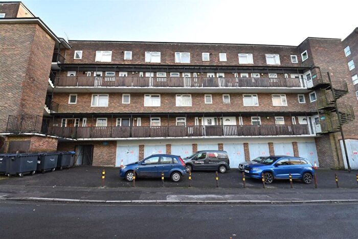 Studio To Rent In Orchard Way, East Grinstead, West Sussex, RH19