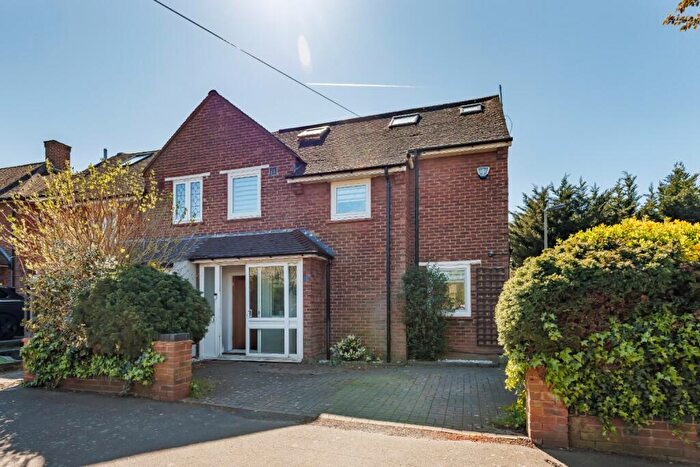 4 Bedroom Semi Detached House For Sale In Hazeleigh Gardens, Woodford Green, IG8