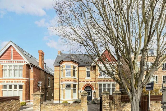 2 Bedroom Flat To Rent In Hamilton Road, London, W5