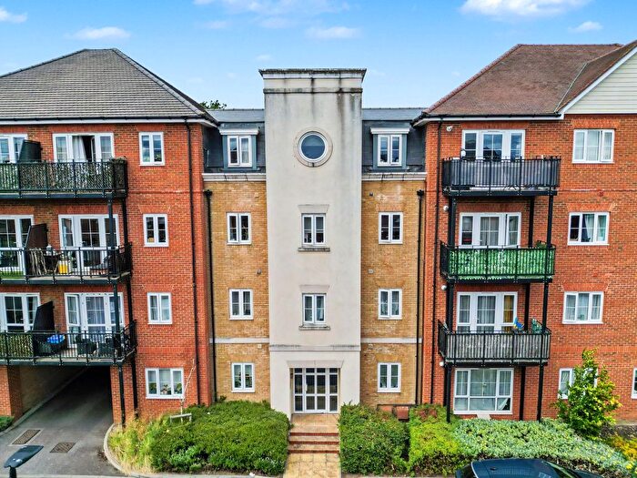 2 Bedroom Flat For Sale In Alderson Grove, Alderson Grove, KT12