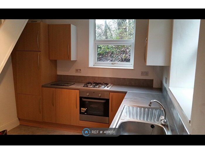 2 Bedroom End Of Terrace House To Rent In High Street West, Glossop, SK13