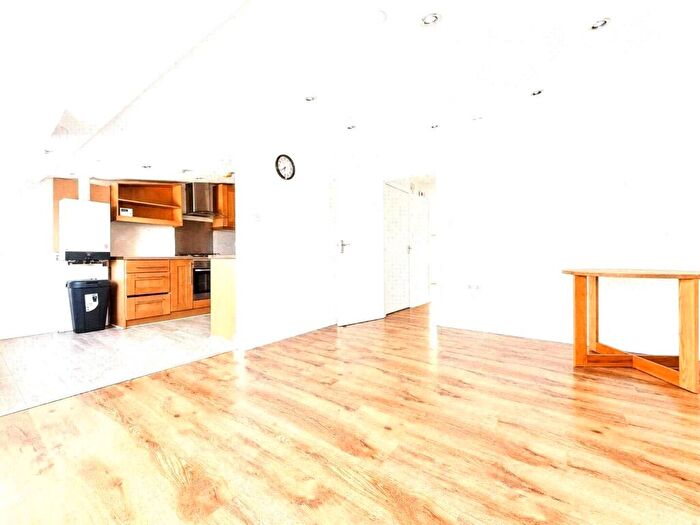 2 Bedroom Apartment To Rent In East Road, London, E15