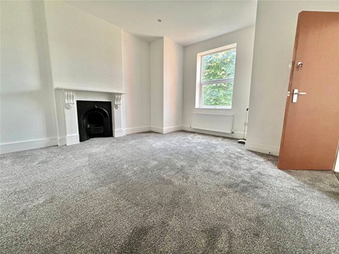 3 Bedroom Flat To Rent In Palmerston Road, Wood Green, London, N22