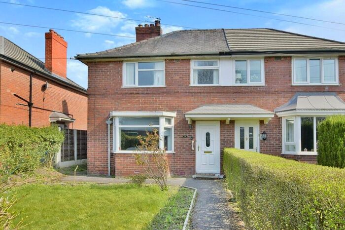 3 Bedroom Semi-Detached House To Rent In Longcroft Grove, Manchester, M23
