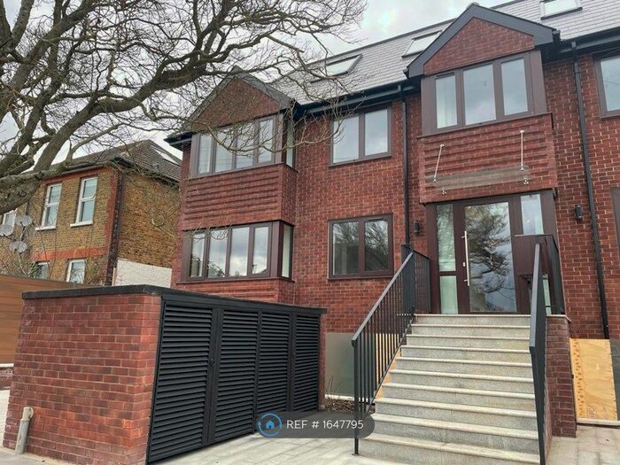 2 Bedroom Flat To Rent In Shakespeare Road, London, NW7