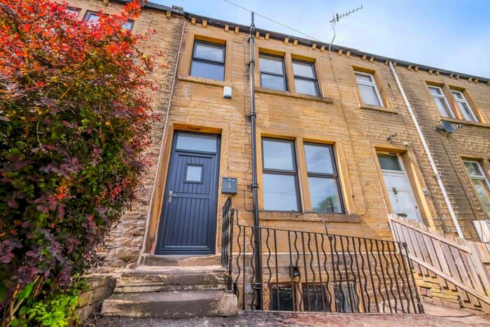 2 Bedroom Cottage To Rent In Meltham Road, Lockwood, HD1