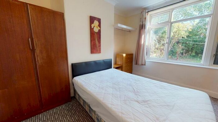 4 Bedroom Semi-Detached House To Rent In Spring Bank Crescent, Headingley, Leeds, LS6