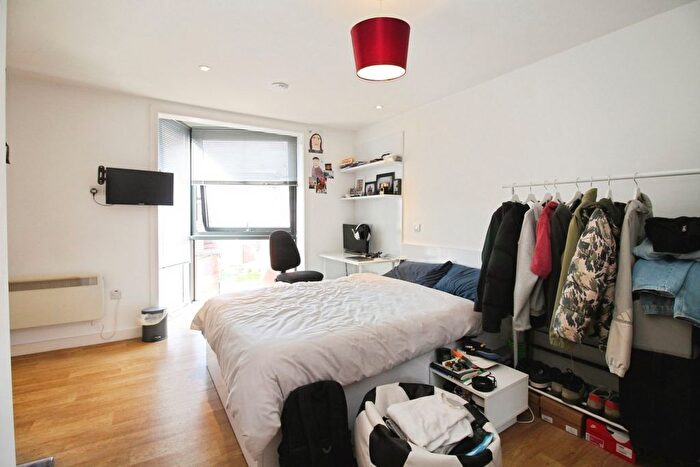 1 Bedroom Flat To Rent In St. Michaels Lane, Headingley, Leeds, West Yorkshire, LS6