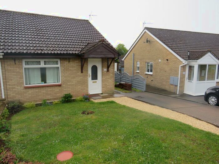 2 Bedroom Bungalow To Rent In Arlington Road, Sully, Penarth, CF64